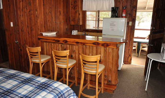 Willow Point Resort: 1-bedroom cabin by the pool